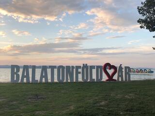 A Balatonnál is pénzt kérnek a betelepülőktől