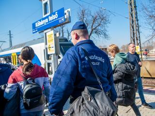 Hétfőn nyolcezernél kevesebb menekült érkezett Magyarországra