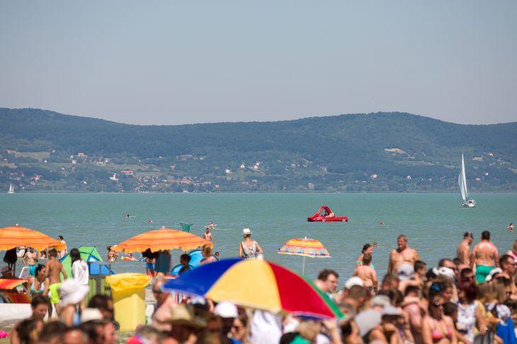 Van jobb, és pláne olcsóbb a magyar tengernél? Fotó: MTI/Mohai Balázs