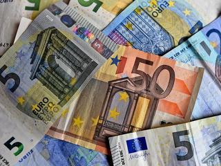 Eurót szeretne venni? Nézze meg a friss árfolyamokat!