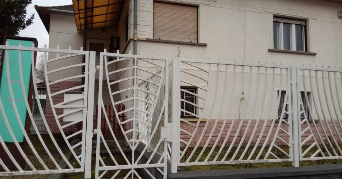 A NAV szégyenlistáján végezte, 521 milliós tartozással árverezik el a varrodát