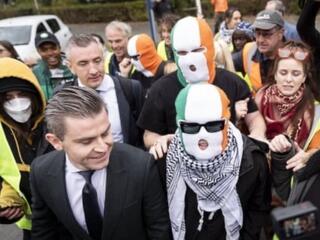 A Kneecap rappere elleni terrorizmus vádat ejtette a bíróság