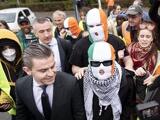 A Kneecap rappere elleni terrorizmus vádat ejtette a bíróság