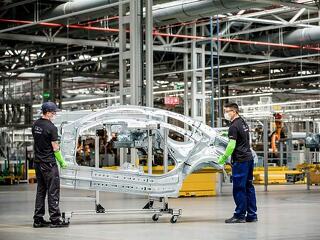 A Mercedesnek bizony ennyivel olcsóbb a magyar munkaerő, mint a német