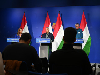 Orbán Viktor szerint jövő csütörtökig tart  a készültség. 