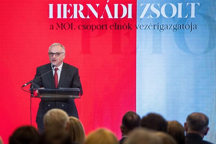 Hernádi Zsolt, a MOL Nyrt. elnök-vezérigazgatója a Petőfi-díjak átadása alkalmából tartott ünnepségen 2019. december 2-án. MTI/Balogh Zoltán