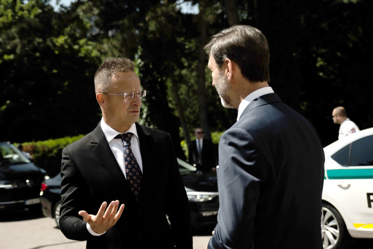 Juraj Blanár fogadja Szijjártó Pétert Pozsonyban 2025. június 20-án