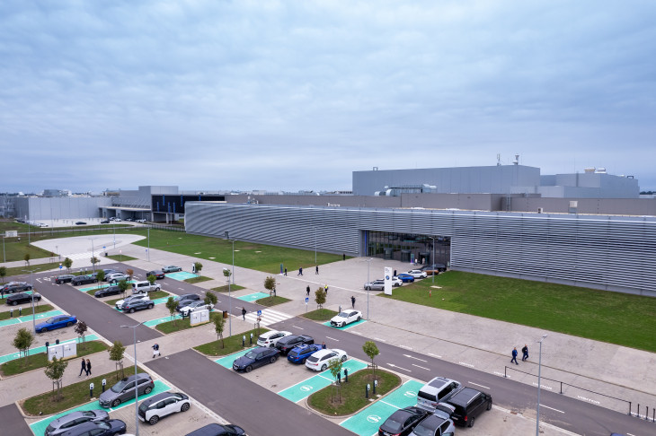 A drónnal készült képen a BMW Group debreceni gyára a hivatalos megnyitó napján, 2025. szeptember 26-án
