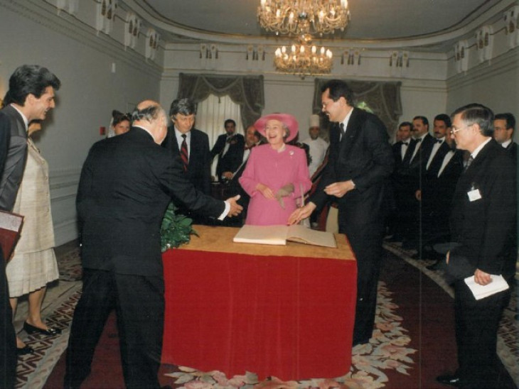 A világ szinte összes ínyencségét királyi családoknak is tálalta