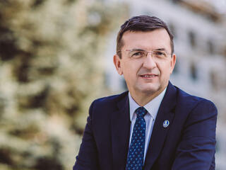Nem kell semmit tennie, így is havi félmilliót kap az ÁSZ volt elnöke