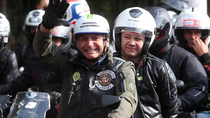 Jair Bolsonaro a motorkerékpáros tömegrendezvényen Sao Paulo-ban. Fotó: Sky News