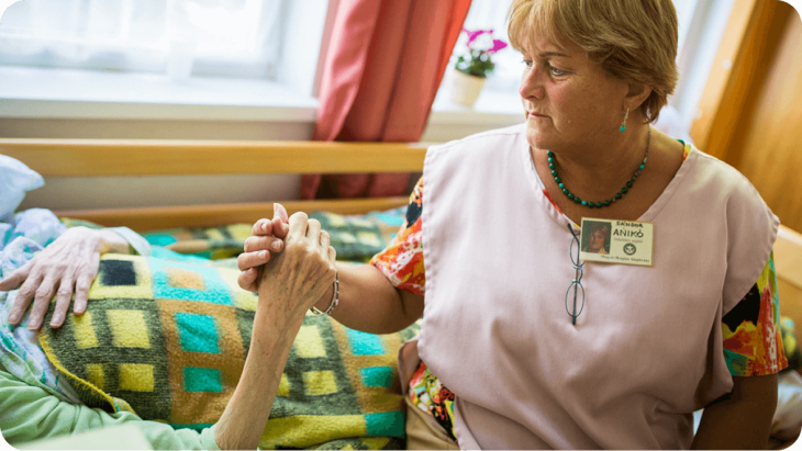 Nem csak pénz, de önkéntesek nélkül sem tudnának létezni