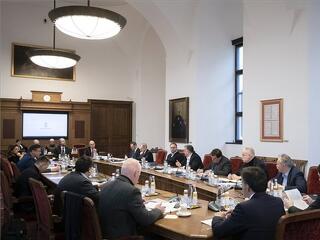 A választások előtt 16 nappal hozott újabb vészhelyzeti rendeletet a kormány