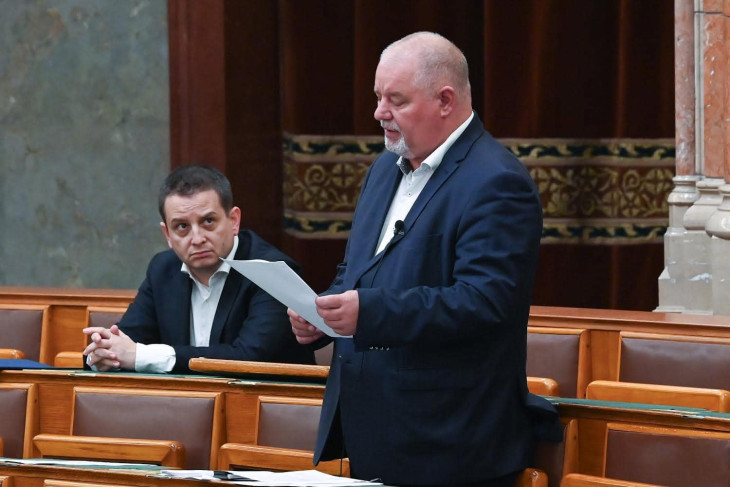 Kovács Sándor 2024 decemberében, felszólalás közben 