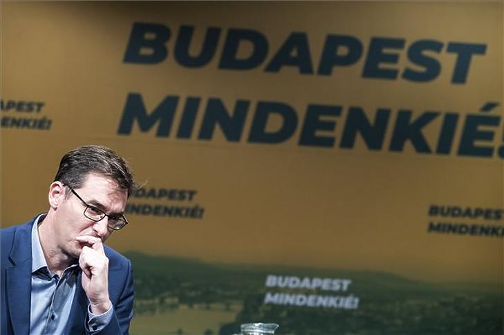Karácsony Gergely megválasztott főpolgármester első nemzetközi sajtótájékoztatóján a VIII. kerületi Patyolat Bárban 2019. október 16-án. (Fotó: MTI/Mónus Márton)