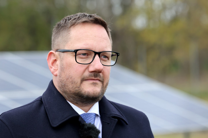 Bacsa György, a Mol Magyarország ügyvezető igazgatója a társaság beruházásbejelentő tiszaújvárosi sajtótájékoztatóján 2024. november 14-én