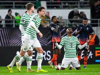 A Ferencváros játékosai ünneplik győzelmüket a labdarúgó Európa-liga nyolcaddöntőjébe jutásért játszott Ferencvárosi TC - PFK Ludogorec Razgrad visszavágó mérkőzés után a Groupama Arénában 2026. február 26-án. A Ferencváros 2-0-ra nyert, és így 3-2-es összesítéssel továbbjutott a nyolcaddöntőbe.