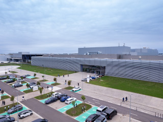 A drónnal készült képen a BMW Group debreceni gyára a hivatalos megnyitó napján, 2025. szeptember 26-án