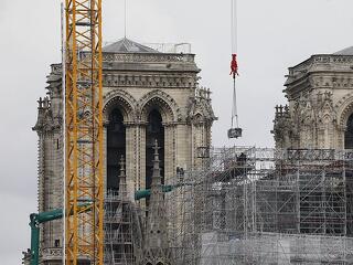 Trump célba veszi Párizst, elmegy a Notre Dame átadására