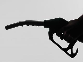 Pénteken újabb áremelés lesz a benzinkutakon 