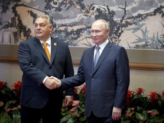 Orbán Viktor ezúttal Pekingben találkozott Vlagyimir Putyinnal. Fotó: MTI/Miniszterelnöki Sajtóiroda/Fischer Zoltán 