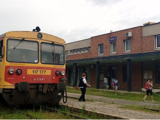 A komlói vasútállomás nem vész el, csak átalakul? 