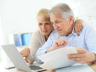A nyugdíjasok egyre inkább hátrányba kerülhetnek a hitelfelvételnél