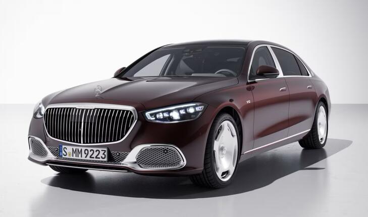 Ilyen típusú Maybach-Mercedesszel fényképezték le Rákayt a budakeszi autómosóban