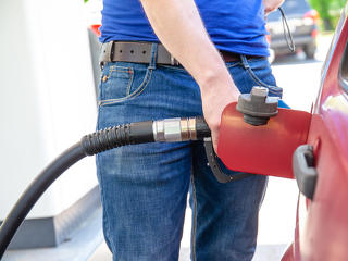 Óriási drágulás jön a benzinkutakon péntektől