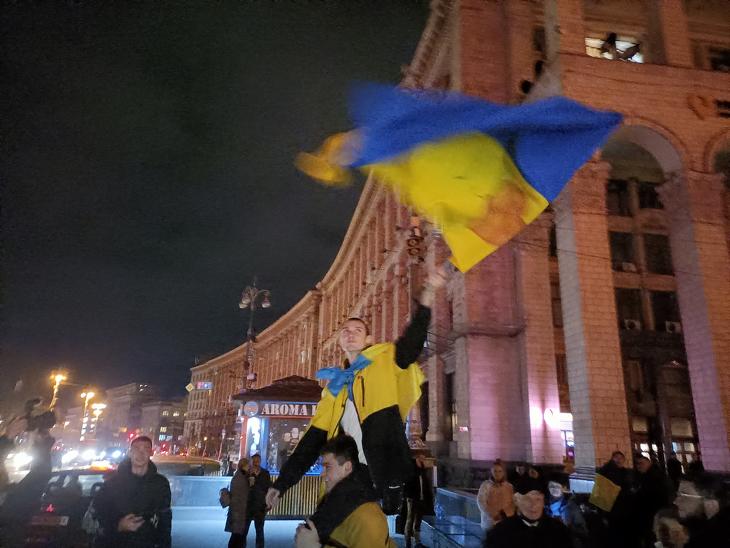 A kijevi Majdan téren is ünnepelnek (Fotó: Twitter)