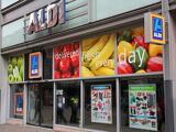 Ajándékot ad az Aldi és a Lidl a magyar nyugdíjasoknak 