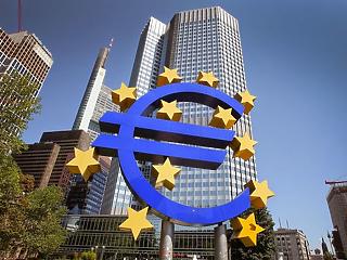 Kivár az EKB