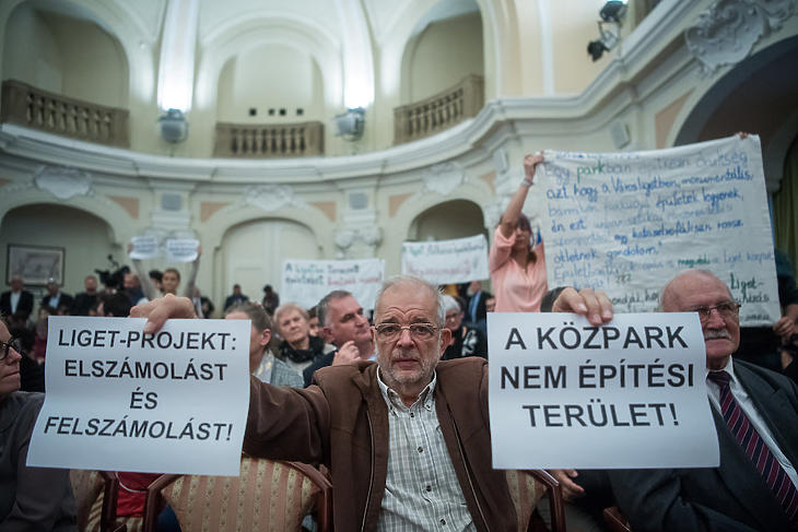 A Városliget Barátainak demonstrációja fotó: MTI