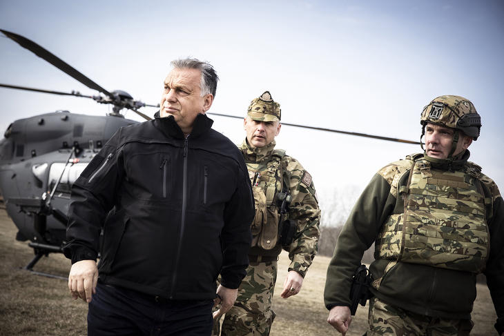  Orbán Viktor miniszterelnök határszemlét tart Hajdúhadházon 2022. február 26-án. Fotó: MTI/Miniszterelnöki Sajtóiroda/Fischer Zoltán