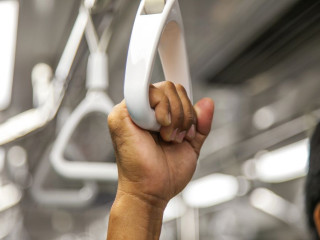 Füst a 2-es metrón, leállt a forgalom