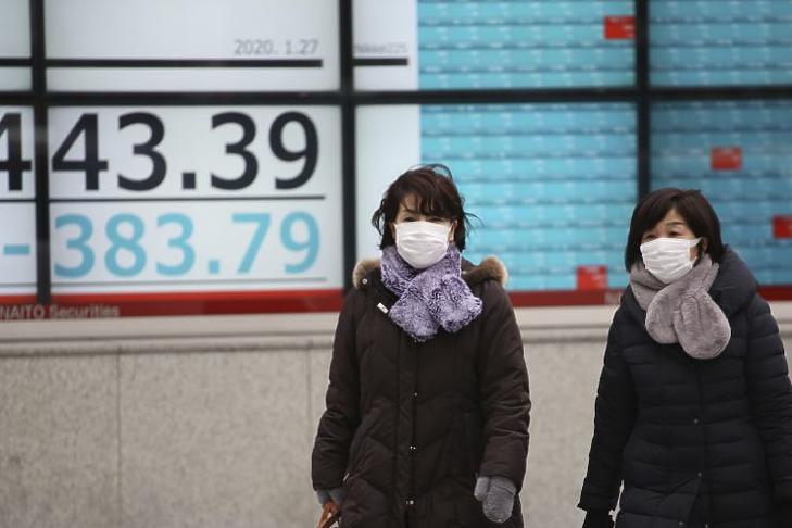 Kínán túl is vannak már betegek (Fotó: MTI/AP/Szaszahara Kodzsi)