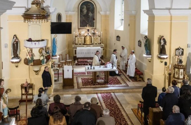 A megújult Szent György katolikus templom Oszkóban