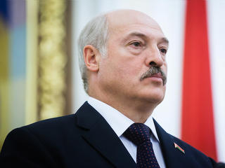 Lukasenka új csapatokat vezényel a lengyel határhoz