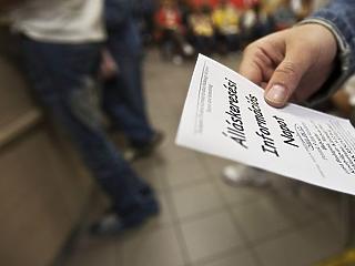 Százezerrel kevesebb a foglalkoztatott, mint tavaly februárban