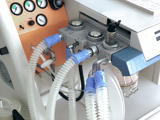 Lélegeztetőgépeket venne a honvédség - Hadházy Ákos érdekes közbeszerzésre bukkant