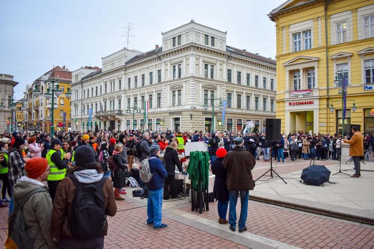 Szegeden az egyetemisták tüntettek a pedagógussztrájk mellett Fotó: Pedagógusok Demokratikus Szervezete Facebook oldala