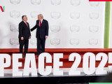 „Szeretjük Viktort”: Trump Orbánnal találkozott a békekonferencián