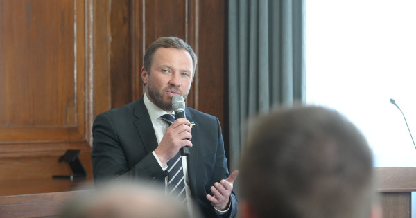 Magnus Tsahkna észt külügyminiszter ügyel az uniós értékekre