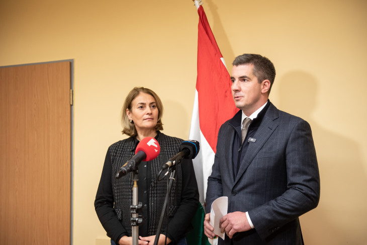 Kocsis Máté, a Fidesz parlamenti frakcióvezetője és Csibi Krisztina, a Fidesz-KDNP helyi jelöltje Dombóváron (korábbi felvétel)
