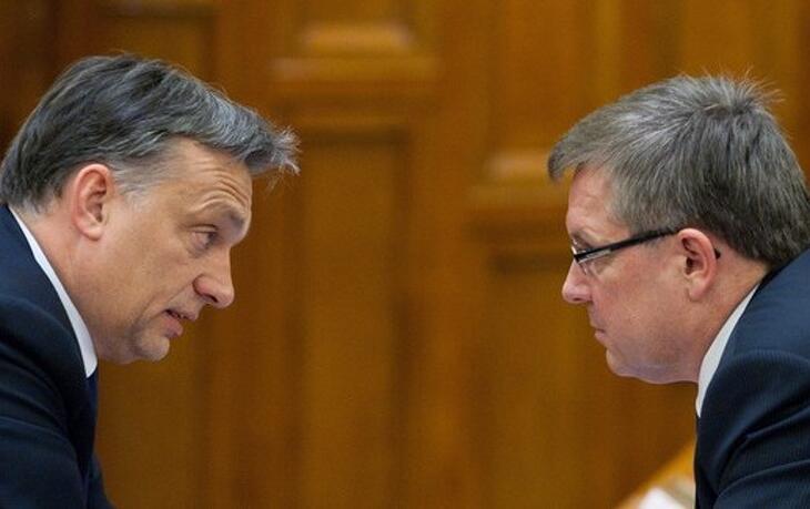 Orbán Viktor ás Matolcsy György egyeztet valamiről