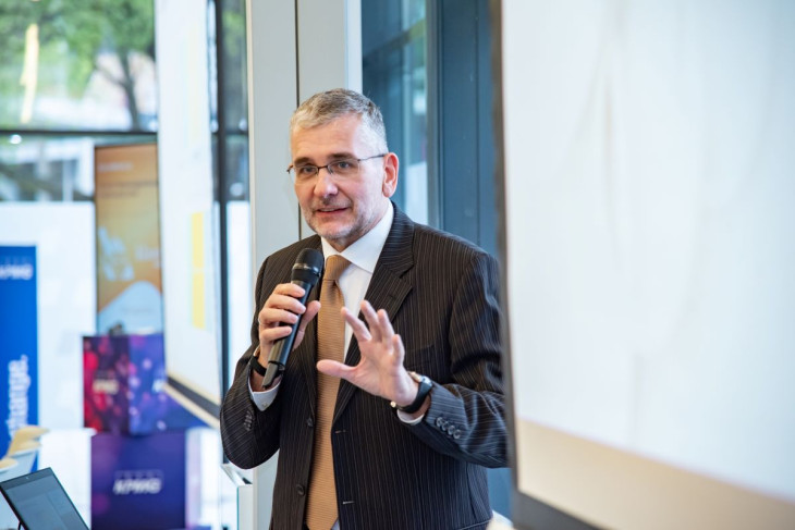 Kóka János, a Doktor24 alapítója a saját példáját hozta fel előadásában