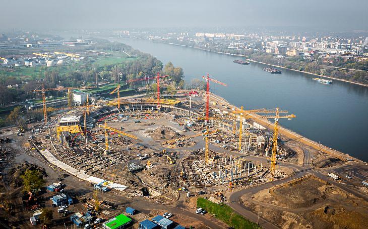 Már a szerkezetépítés utolsó szakasza zajlik a Nemzeti Atlétikai Stadionnál (fotó: bmsk.hu)