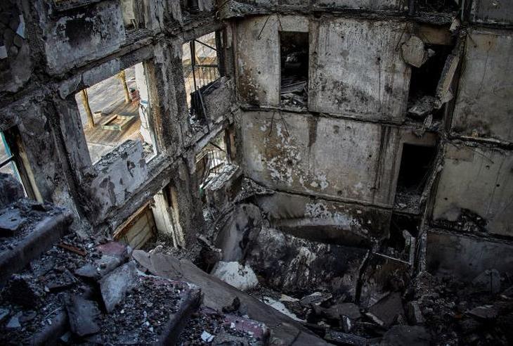Orosz támadásban megsemmisült lakóépület Harkivban. Fotó: depositphotos