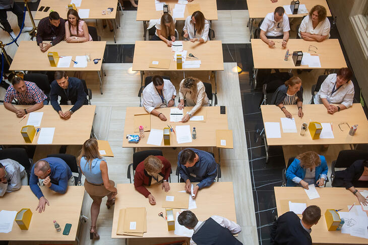 A főpolgármester-választás érvénytelen szavazatainak sajtónyilvános újraszámlálása a Nemzeti Választási Irodában 2024. június 14-én