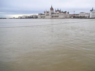 Magasabban tetőzhet a Duna